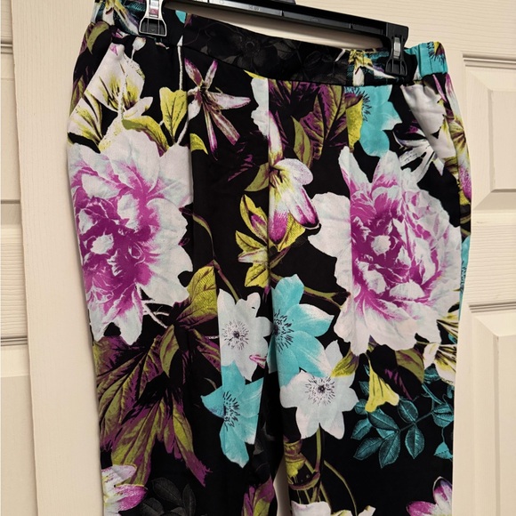 Floral pants - Picture 3 of 3